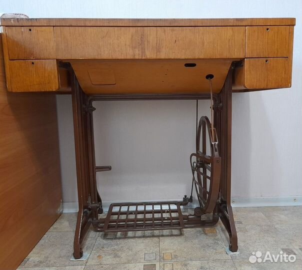 Швейная машинка ножная Minerva б/у