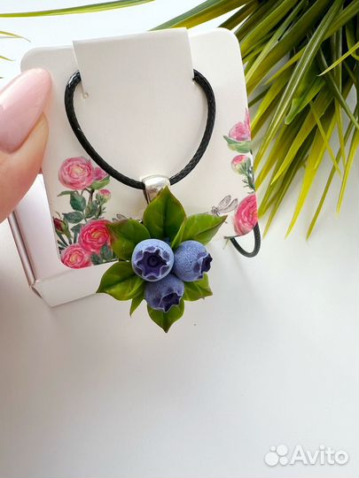 Подвеска с черникой ручная работа