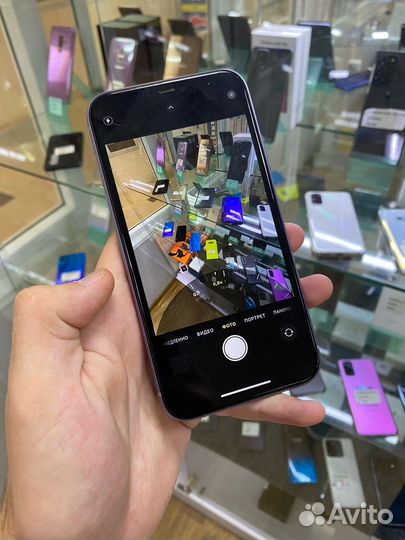 iPhone 11, 64 ГБ