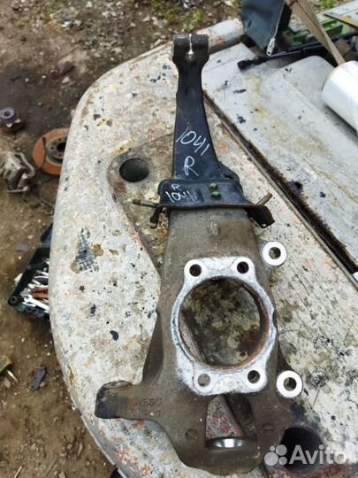 Цапфа передняя правая Nissan Fuga PNY50 VQ35DE