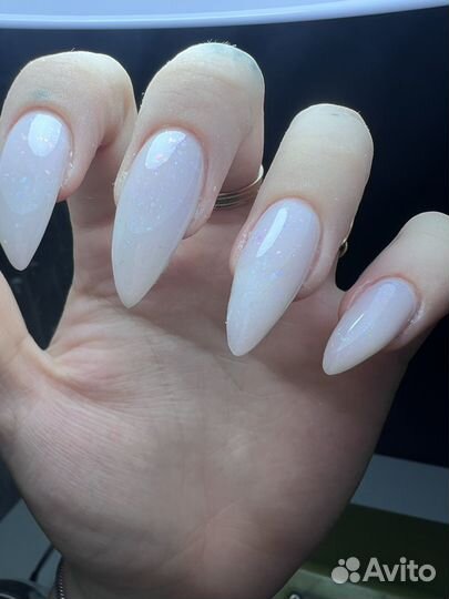 Модель на маникюр
