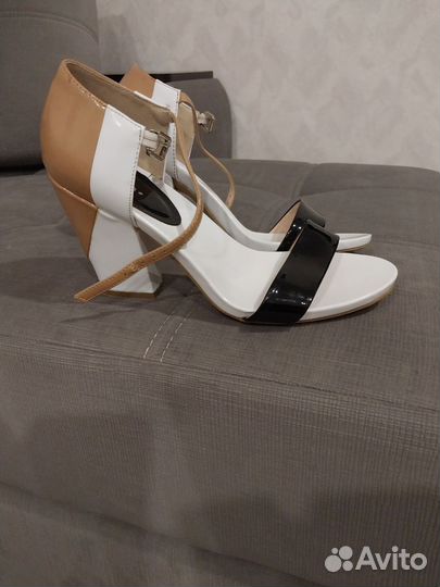 Босоножки женские