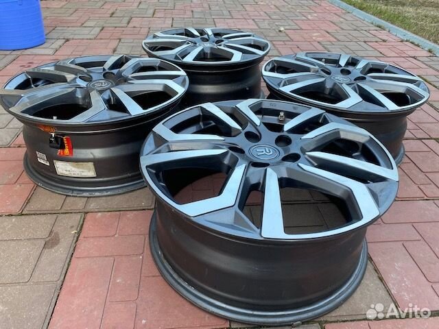 R17 Yokohama BluEarth-XT AE61 235/65, PCD 5x108 DIA 63.3