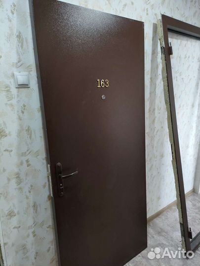 Дверь входная от застройщика