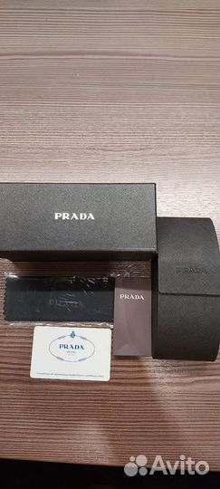 Солнцезащитные очки prada