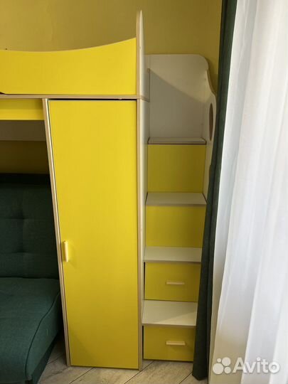 Детская двухьярусная кровать со шкафом и столом