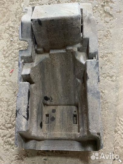 Мото запчасть Пластик подрамника Kawasaki zzz 400