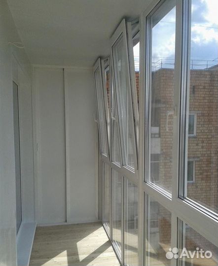 Окно пластиковое на балкон 6 метров