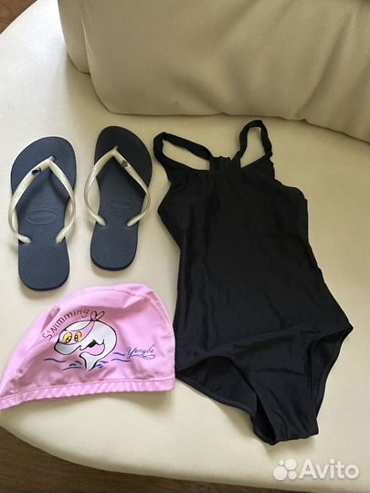 Купальник, тапочки