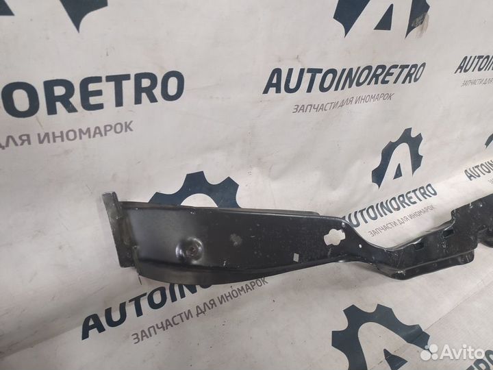 Панель перед. (верх. часть) Mercedes-Benz W124 84