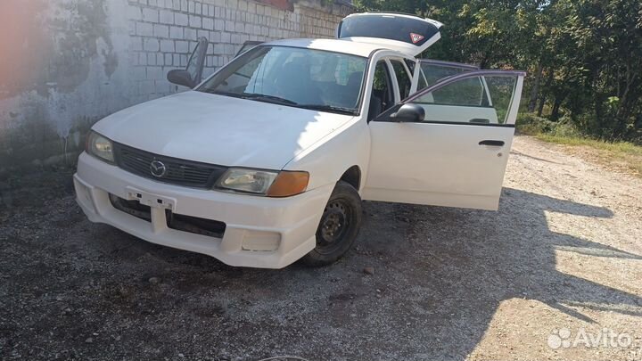 Mazda Familia 1.8 МТ, 2001, 100 000 км
