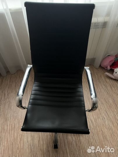 Офисное кресло