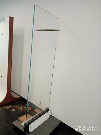 Стойка стеклянная для аксессуаров, подкатная