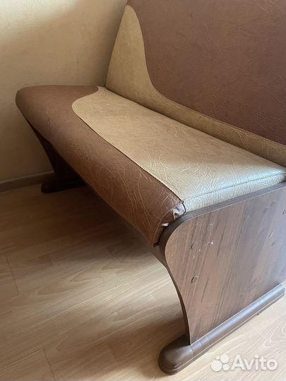 Кухонный уголок со столом