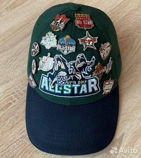 Хоккейные значки матчей звезд кхл на бейсболке