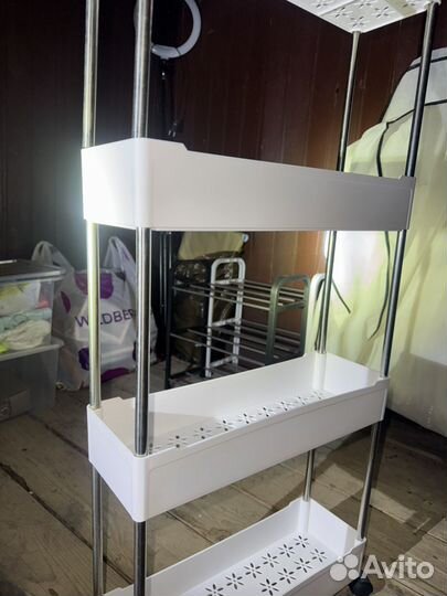 Этажерка на колесиках