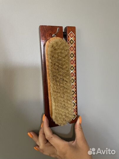 Щетка для обуви на стену