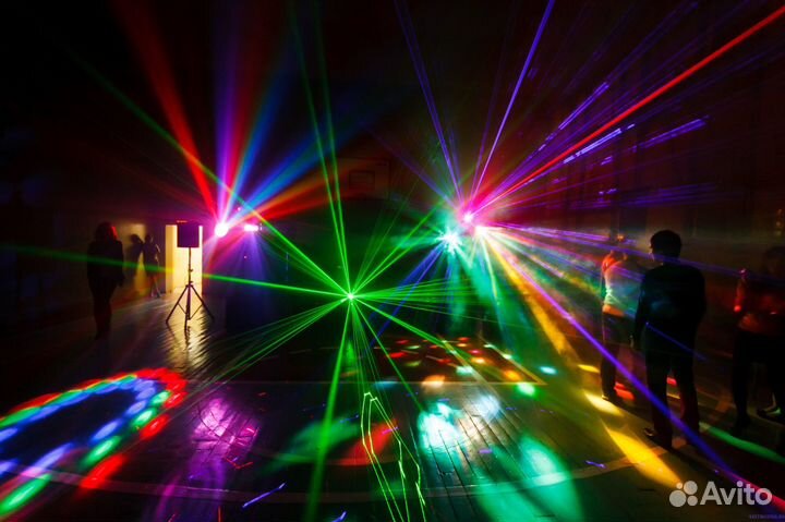 Поющий (+саксофон) диджей, звукооператор