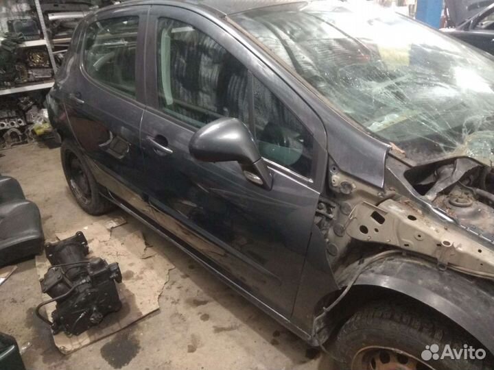 В разборе peugeot 308 2011г