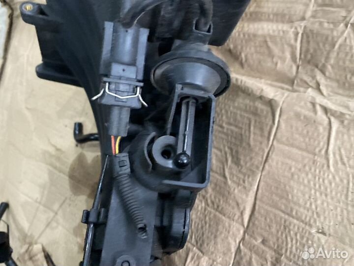 Впускной коллектор Volkswagen Golf 4 1.6 AKL