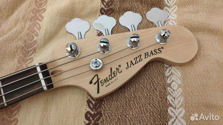 Реплика Fender JazzBass розовая