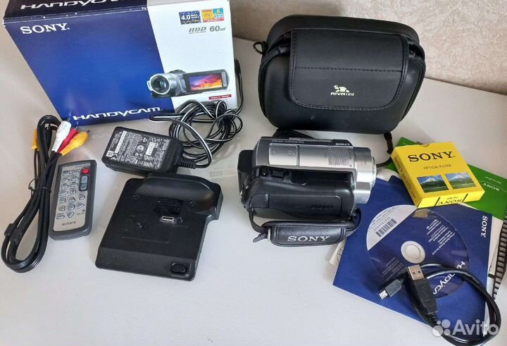 Видеокамера Sony DCR-SR220E