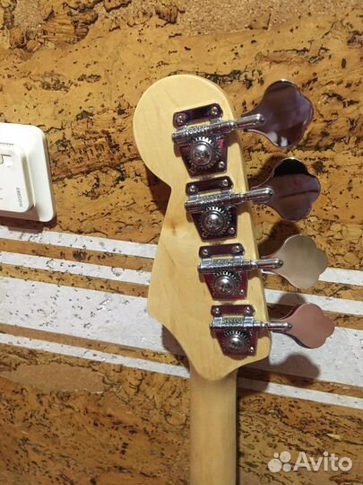 Бас-гитара Jazz Bass Irin с комбо Ibanez и набор