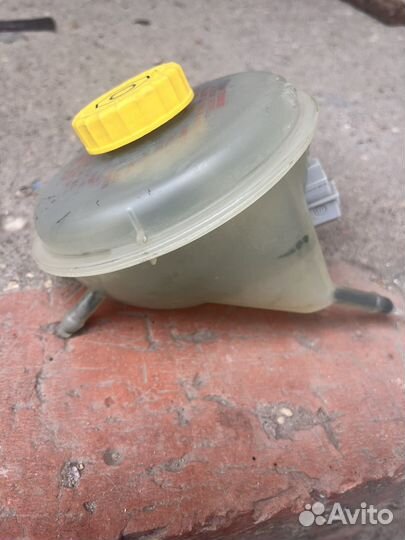 Бачок тормозной жидкости Ауди А6 С5