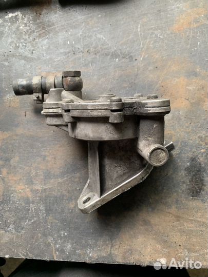 Вакуумный насос Ауди 2.3