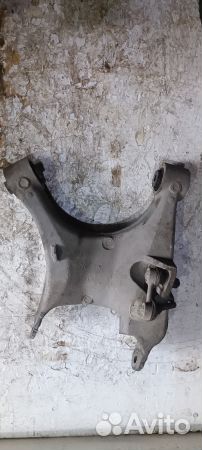 Рычаг задний нижний левый 33326770743