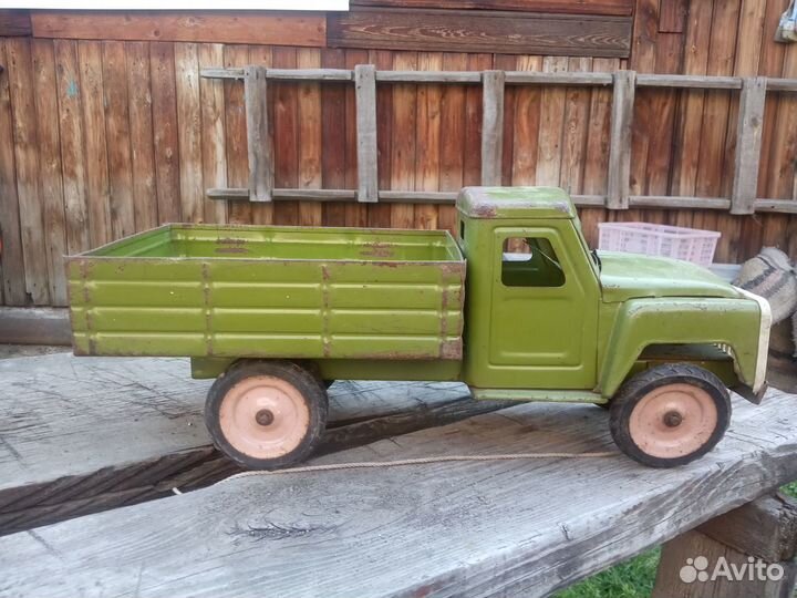 Игрушка машинка железная