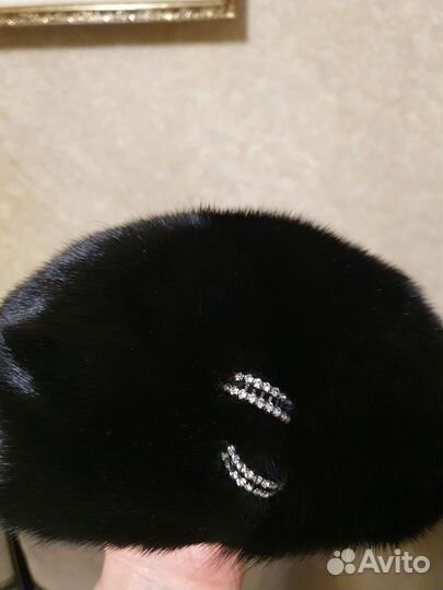 Черный норковый берет