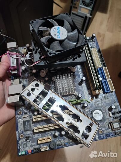 Материнская плата с процессором и памятью