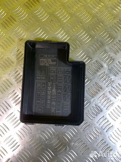 Крышка блока предохранителей Toyota Rav 4 (Ca40)