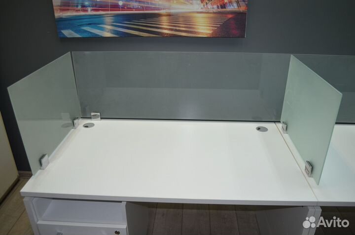 Стол письменный с подкатной тумбой