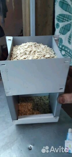 Кормушка бункерная для птицы и кроликов