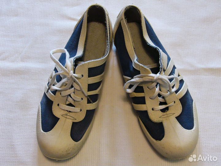 красный треугольник обувь. магазин красный треугольник на обводном. советские кеды красный треугольник. кроссовки ссср красный треугольник. кроссовки красный треугольник 80.