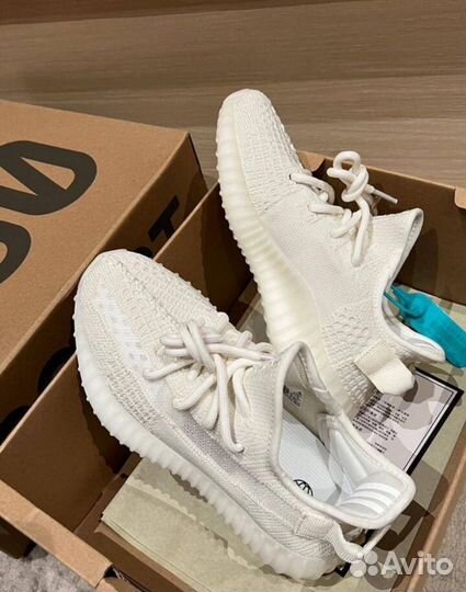 Кроссовки Adidas Yeezy Boost 350 V2 Bone белые