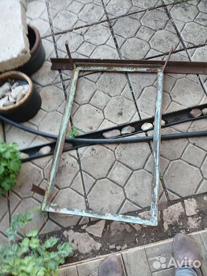 Металлическая рама для оконного проёма