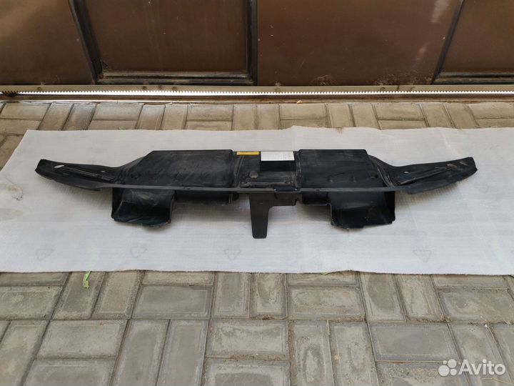 Подкапотная накладка Toyota Land Cruiser 200 08-15