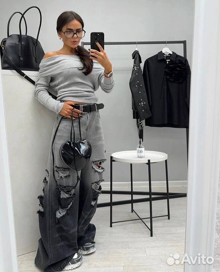 Джинсы рваные широкие