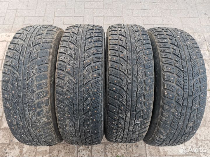 Kumho I'Zen RV Stud KC16 215/70 R16