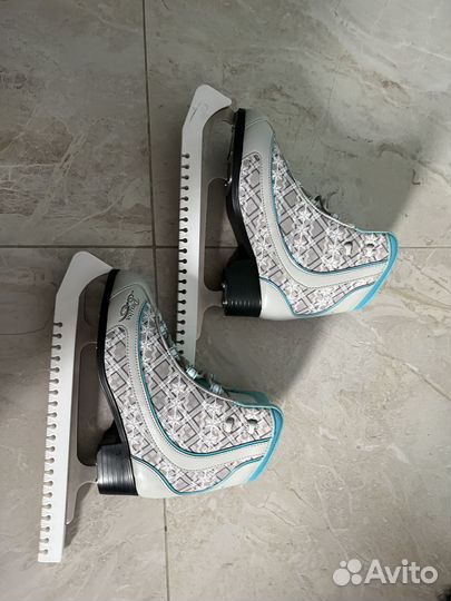 Коньки женские