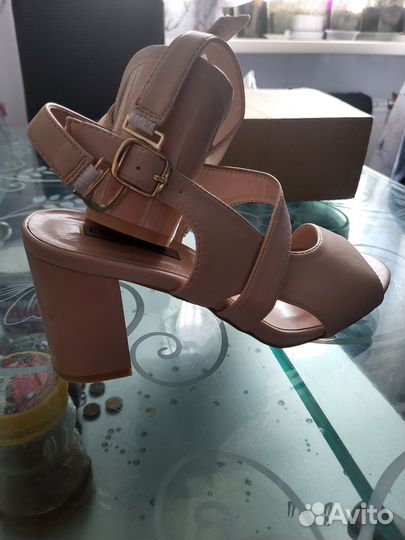 Босоножки новые 38р
