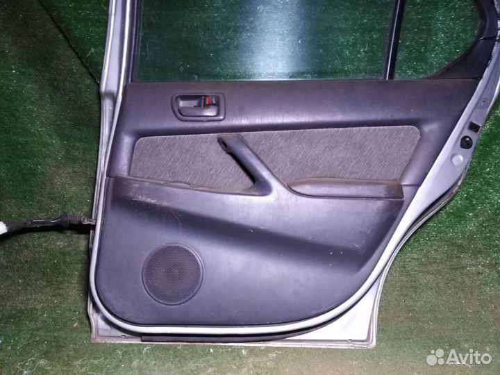 Дверь задняя правая Toyota Camry SV40 Пустая