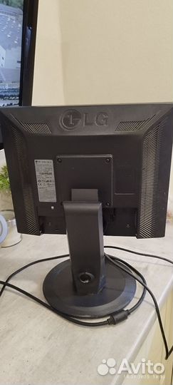 Монитор LG flatron L1750b