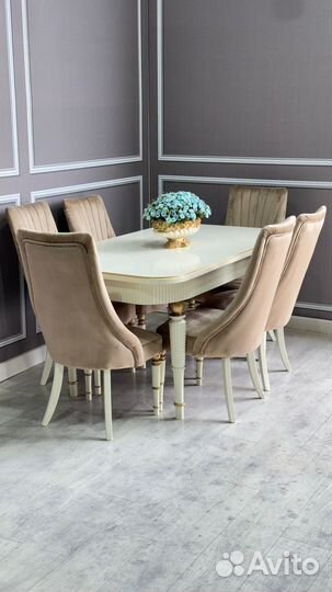 Стол и стулья