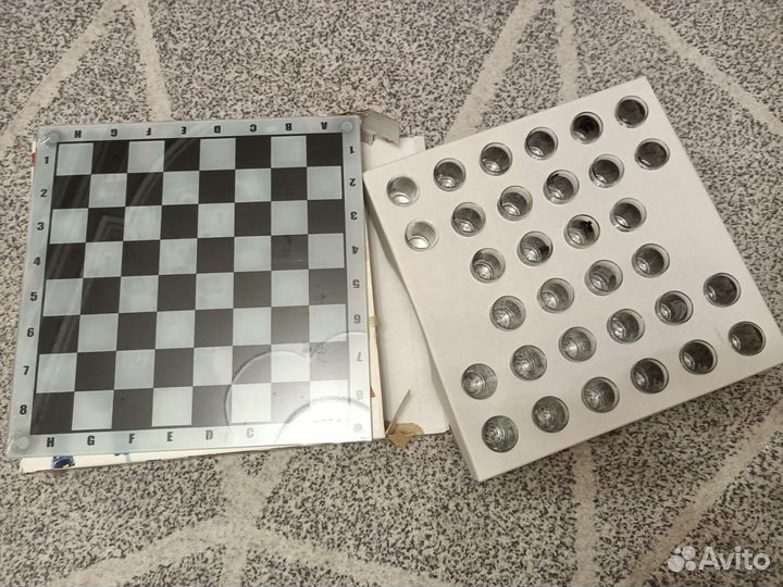 Шахматы подарочные из рюмок