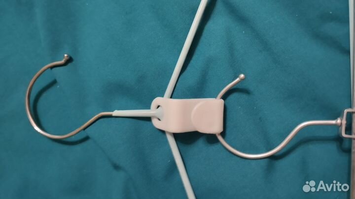 Крючки для вешалок