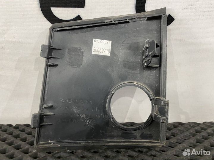 Рамка фары противотуманной правая Volvo FH5